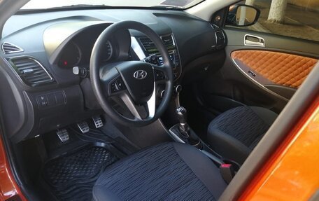 Hyundai Solaris II рестайлинг, 2015 год, 1 249 000 рублей, 23 фотография