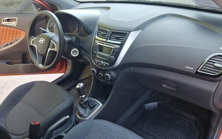 Hyundai Solaris II рестайлинг, 2015 год, 1 249 000 рублей, 18 фотография