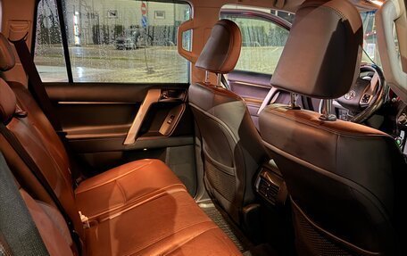 Toyota Land Cruiser Prado 150 рестайлинг 2, 2017 год, 4 250 000 рублей, 11 фотография