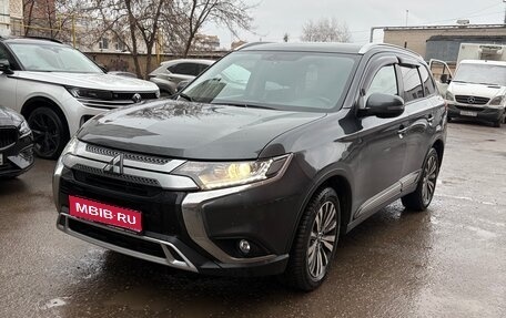 Mitsubishi Outlander III рестайлинг 3, 2019 год, 2 550 000 рублей, 1 фотография