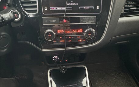 Mitsubishi Outlander III рестайлинг 3, 2019 год, 2 550 000 рублей, 6 фотография