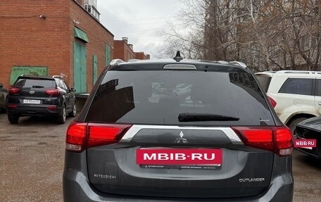 Mitsubishi Outlander III рестайлинг 3, 2019 год, 2 550 000 рублей, 4 фотография