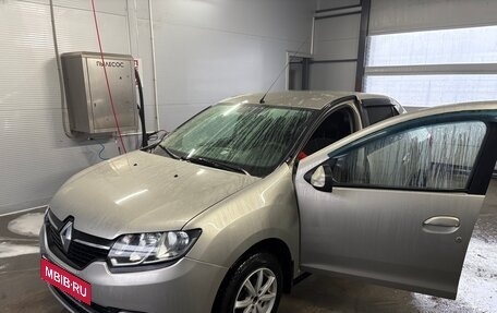 Renault Logan II, 2015 год, 820 000 рублей, 3 фотография