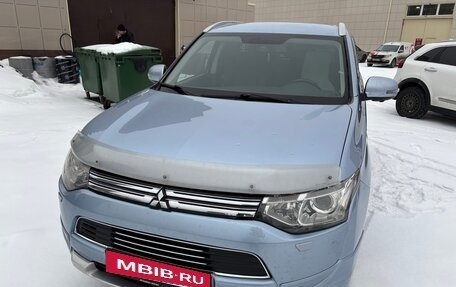 Mitsubishi Outlander III рестайлинг 3, 2014 год, 2 600 000 рублей, 1 фотография