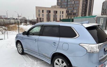 Mitsubishi Outlander III рестайлинг 3, 2014 год, 2 600 000 рублей, 2 фотография