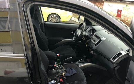 Mitsubishi Outlander III рестайлинг 3, 2010 год, 890 000 рублей, 11 фотография