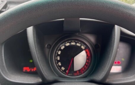 Toyota Ist II, 2012 год, 800 000 рублей, 12 фотография