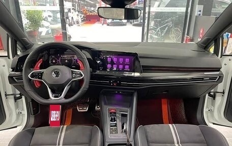 Volkswagen Golf VIII, 2022 год, 2 175 000 рублей, 14 фотография