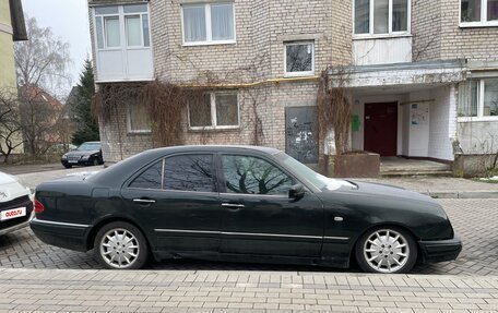 Mercedes-Benz E-Класс, 1996 год, 260 000 рублей, 3 фотография