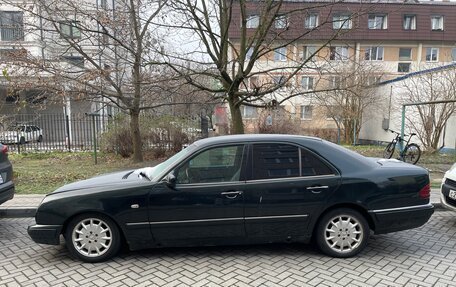 Mercedes-Benz E-Класс, 1996 год, 260 000 рублей, 2 фотография