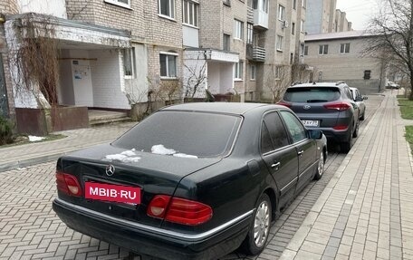 Mercedes-Benz E-Класс, 1996 год, 260 000 рублей, 4 фотография