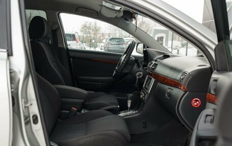 Toyota Avensis III рестайлинг, 2005 год, 900 000 рублей, 20 фотография