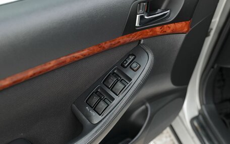 Toyota Avensis III рестайлинг, 2005 год, 900 000 рублей, 17 фотография