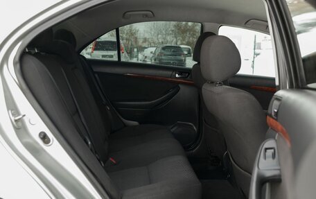 Toyota Avensis III рестайлинг, 2005 год, 900 000 рублей, 19 фотография