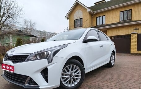 KIA Rio IV, 2021 год, 1 585 000 рублей, 1 фотография