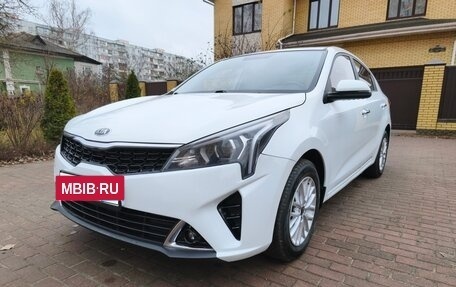 KIA Rio IV, 2021 год, 1 585 000 рублей, 3 фотография