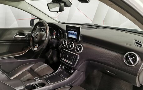 Mercedes-Benz A-Класс, 2017 год, 1 345 000 рублей, 9 фотография