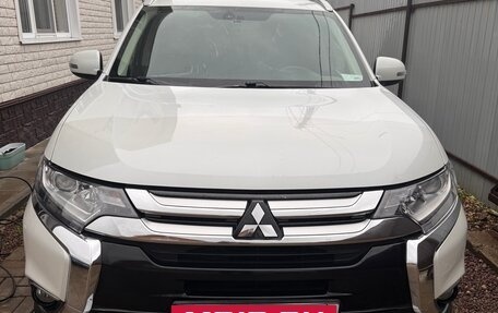 Mitsubishi Outlander III рестайлинг 3, 2018 год, 2 000 000 рублей, 1 фотография