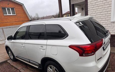 Mitsubishi Outlander III рестайлинг 3, 2018 год, 2 000 000 рублей, 4 фотография