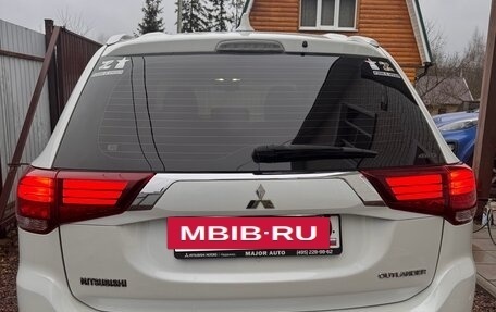 Mitsubishi Outlander III рестайлинг 3, 2018 год, 2 000 000 рублей, 6 фотография