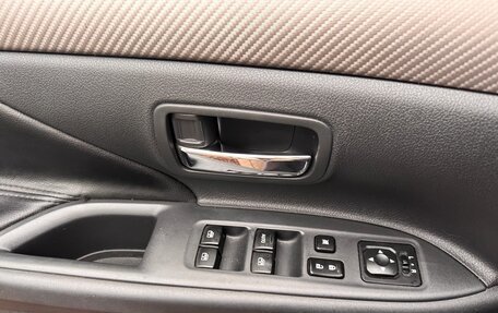 Mitsubishi Outlander III рестайлинг 3, 2018 год, 2 000 000 рублей, 11 фотография