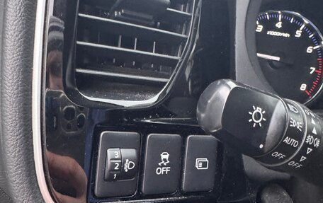 Mitsubishi Outlander III рестайлинг 3, 2018 год, 2 000 000 рублей, 12 фотография