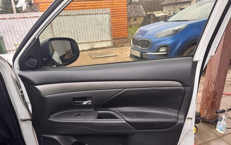 Mitsubishi Outlander III рестайлинг 3, 2018 год, 2 000 000 рублей, 22 фотография