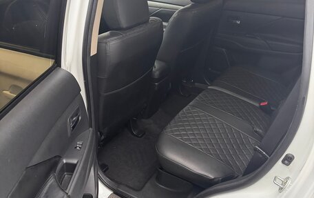 Mitsubishi Outlander III рестайлинг 3, 2018 год, 2 000 000 рублей, 16 фотография