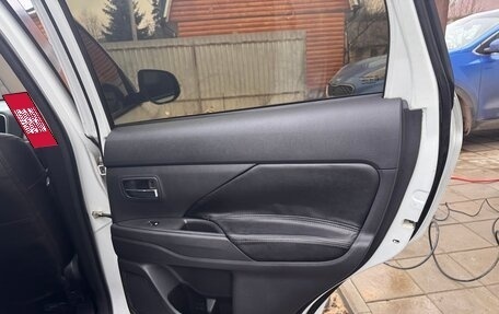 Mitsubishi Outlander III рестайлинг 3, 2018 год, 2 000 000 рублей, 19 фотография