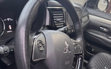 Mitsubishi Outlander III рестайлинг 3, 2018 год, 2 000 000 рублей, 33 фотография