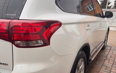 Mitsubishi Outlander III рестайлинг 3, 2018 год, 2 000 000 рублей, 26 фотография