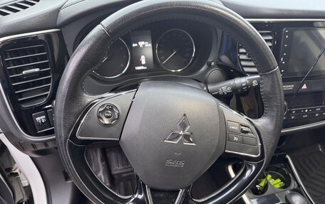 Mitsubishi Outlander III рестайлинг 3, 2018 год, 2 000 000 рублей, 34 фотография