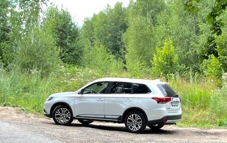 Mitsubishi Outlander III рестайлинг 3, 2018 год, 2 000 000 рублей, 39 фотография