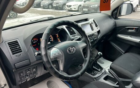 Toyota Hilux VII, 2014 год, 2 829 000 рублей, 11 фотография