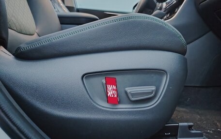 Toyota RAV4, 2025 год, 3 890 000 рублей, 17 фотография