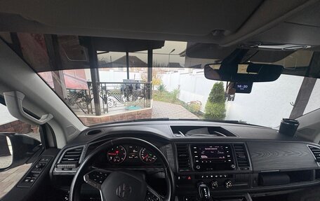 Volkswagen Caravelle T6 рестайлинг, 2016 год, 3 300 000 рублей, 14 фотография