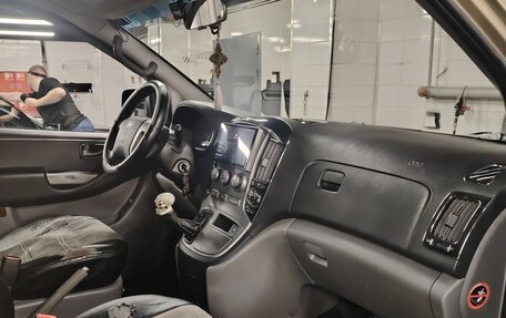 Hyundai H-1 II рестайлинг, 2008 год, 790 000 рублей, 5 фотография