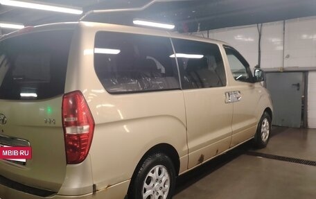 Hyundai H-1 II рестайлинг, 2008 год, 790 000 рублей, 2 фотография