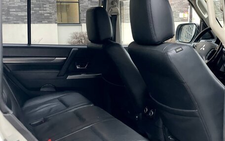 Mitsubishi Pajero IV, 2014 год, 1 999 000 рублей, 14 фотография