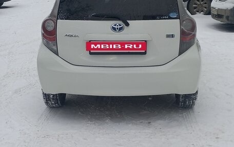 Toyota Aqua I, 2013 год, 675 000 рублей, 2 фотография