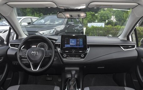 Toyota Corolla, 2025 год, 2 300 000 рублей, 10 фотография