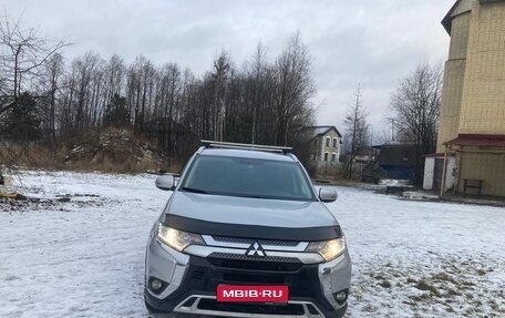 Mitsubishi Outlander III рестайлинг 3, 2021 год, 2 400 000 рублей, 1 фотография