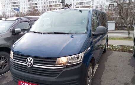 Volkswagen Caravelle T6 рестайлинг, 2020 год, 4 300 000 рублей, 2 фотография