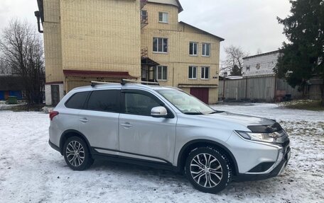 Mitsubishi Outlander III рестайлинг 3, 2021 год, 2 400 000 рублей, 4 фотография