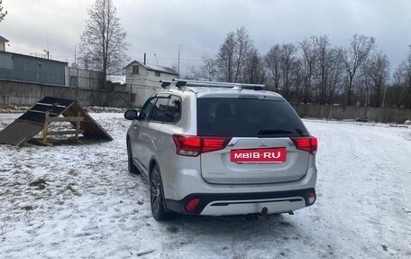 Mitsubishi Outlander III рестайлинг 3, 2021 год, 2 400 000 рублей, 3 фотография