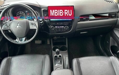 Mitsubishi Outlander III рестайлинг 3, 2015 год, 1 650 000 рублей, 13 фотография