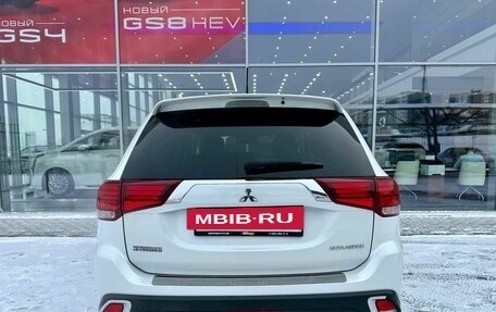 Mitsubishi Outlander III рестайлинг 3, 2015 год, 1 650 000 рублей, 5 фотография