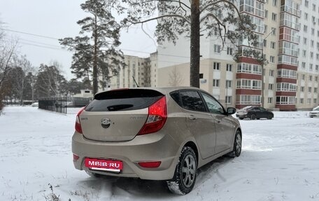Hyundai Solaris II рестайлинг, 2012 год, 660 000 рублей, 4 фотография