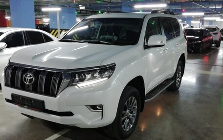 Toyota Land Cruiser Prado 150 рестайлинг 2, 2017 год, 5 900 000 рублей, 4 фотография