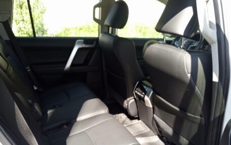 Toyota Land Cruiser Prado 150 рестайлинг 2, 2017 год, 5 900 000 рублей, 9 фотография